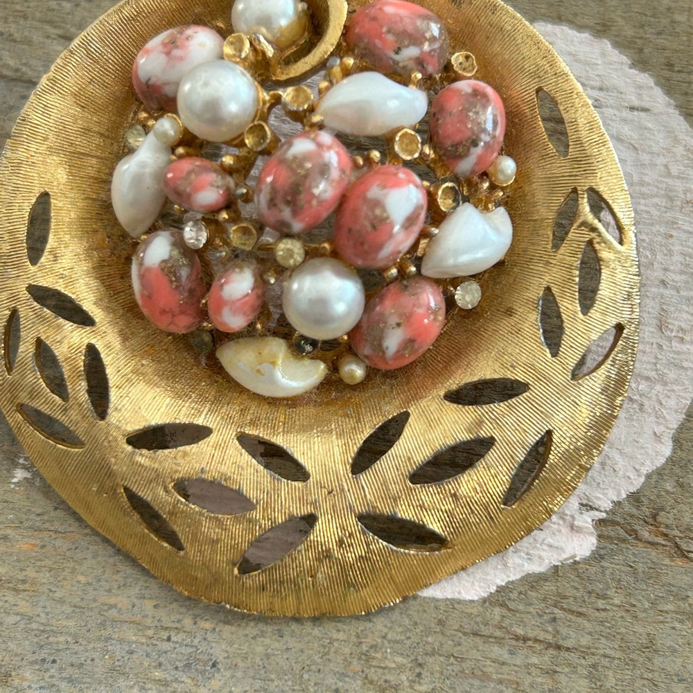 Leaf motif 1960 Elegant Gold and Pink Brooch BSK